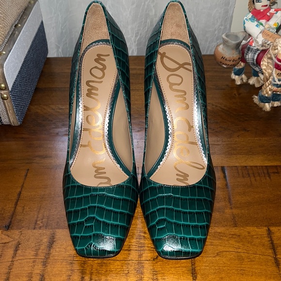 Beautiful pumps - Picture 2 of 5